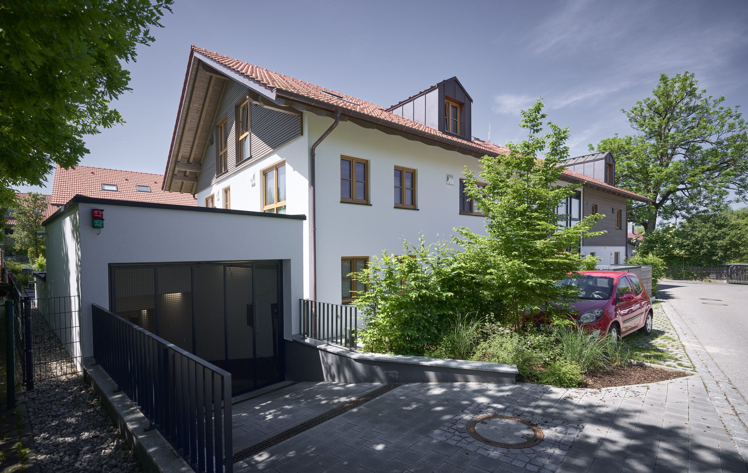 Im Mitterfeld Taufkirchen, Außenansicht