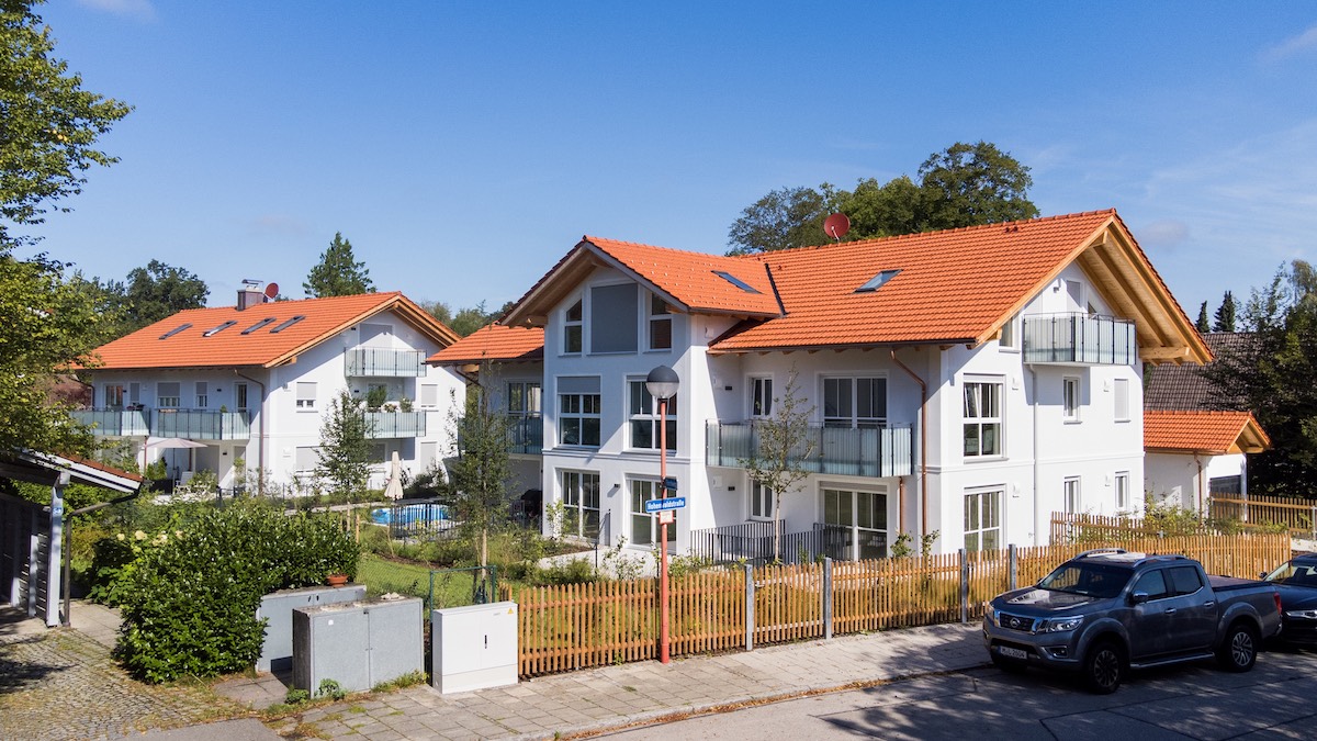 Hohenwaldstraße Oberhaching, Wohnanlage im Ortsbild